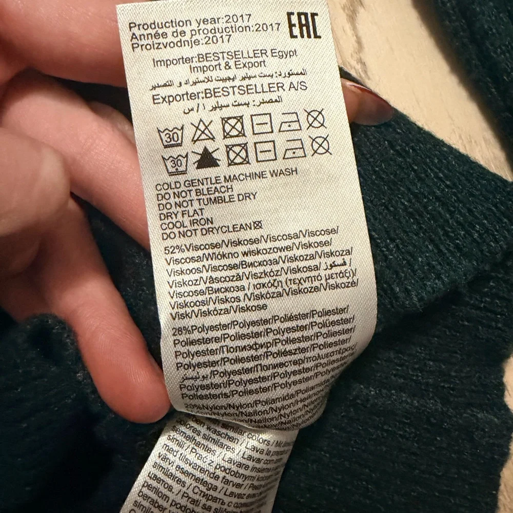 3/$20 Vero Moda Svea Off-Shoulder Ribbed Knit Sweater Medium Forest Green - Picture 4 of 6